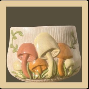 1970,s Mushroom Container